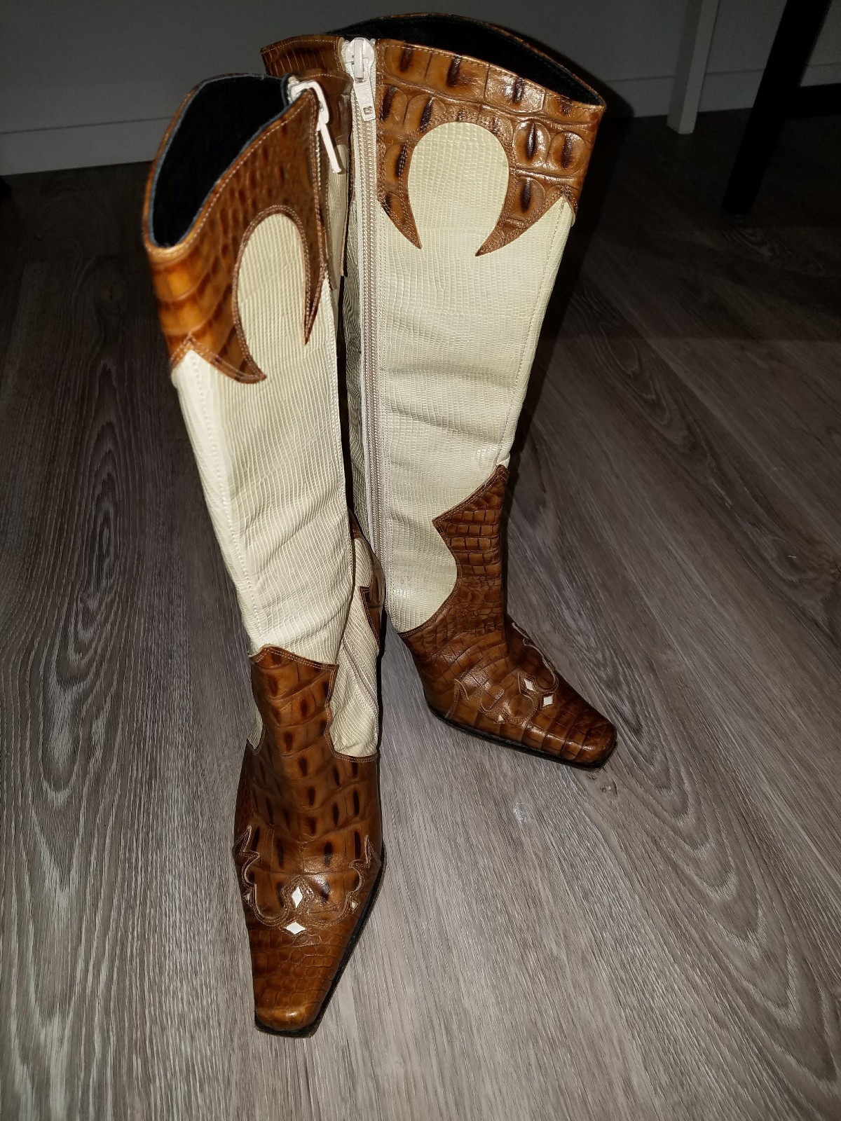 BEBE Sz 7M Vintage Leather Cowboy Boot Beige and Cognac. FREE SHIPPING BEBE Sz 7M Vintage Leather Cowboy Boot Beige and Cognac. FREE SHIPPING