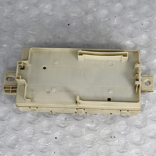 INTERNAL FUSEBOARD WITH FUSES AND RELAYS FOR MITSUBISHI L200 KA4T Series 4 2.5D - Picture 2 of 8