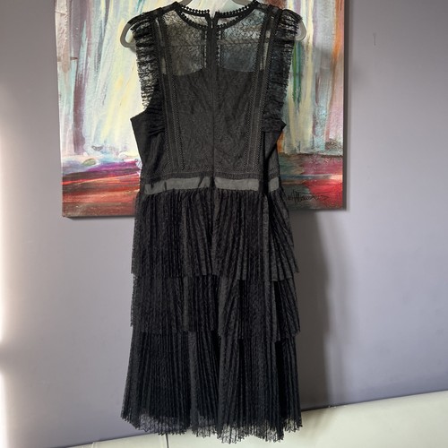Heartloom Gr. L Revolve Kleid Damen schwarz Spitze Stufen knielang ärmellos - Bild 2 von 9