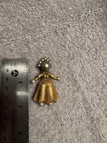 Vintage Pin Set, Bagpiper, Palm tree, Odd Doll. - Picture 3 of 5