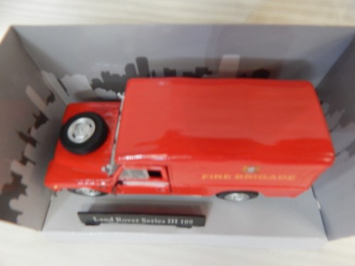 CARARAMA LAND ROVER SERIES lll 109 FIRE BRIGADE BNIB 1:43 - Picture 3 of 3