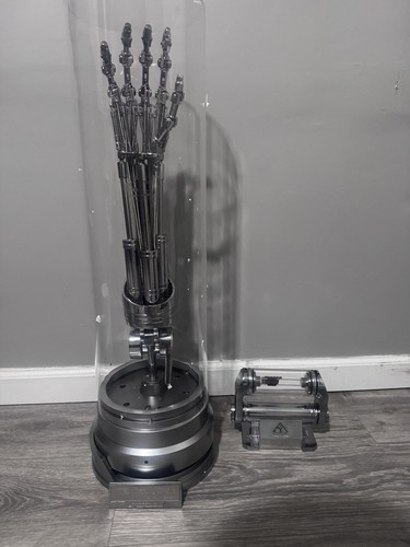 Terminator 2: Judgment Day T-800 Endoskeleton Arm and Brain Chip