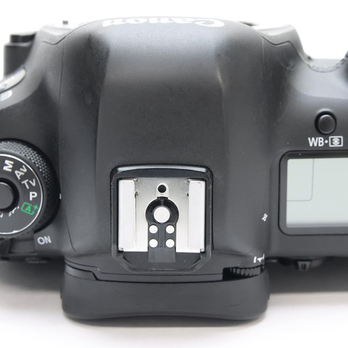 Canon EOS 5D Mark IV 30.4MP DSLR Camera Body #76 - Picture 9 of 12