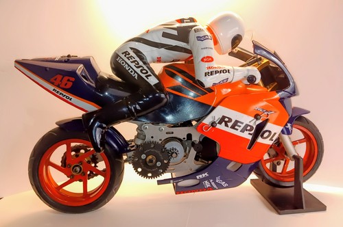 Nuova Faor SF501 Honda Repsol Nitro RC Motorcycle **Upgraded + Spare Chassis** - Picture 2 of 12