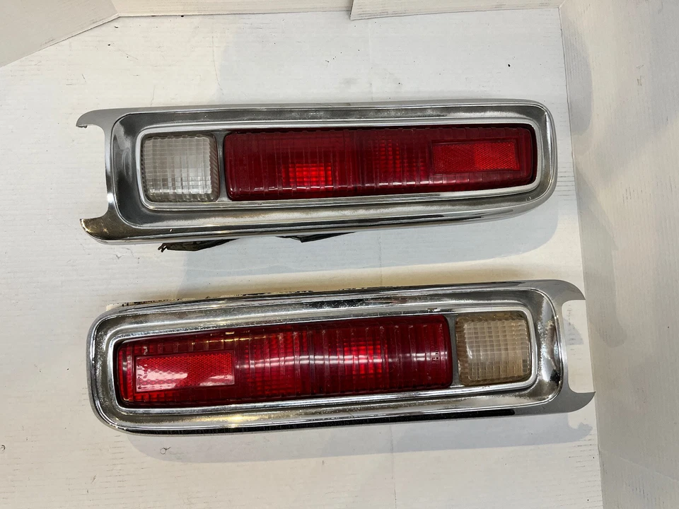 Par de luces traseras laterales izquierda y derecha Bluebird Datsun 610 sedán 1973 1974 1975 1976 Foto 2 de 4