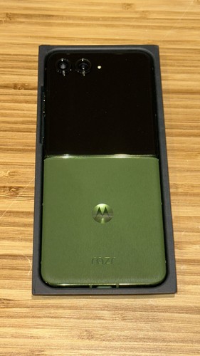 Motorola Razr 50 Ultra 5G XT2451-3 (EU) 512 Go 12 Go RAM Android | Vert ressort - Photo 3 sur 4
