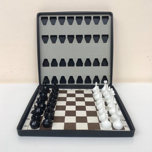 Vintage USSR Mini Tiny Pocket Travel Magnetic Chess Checkers Kievplastmass 1981 - Picture 9 of 18