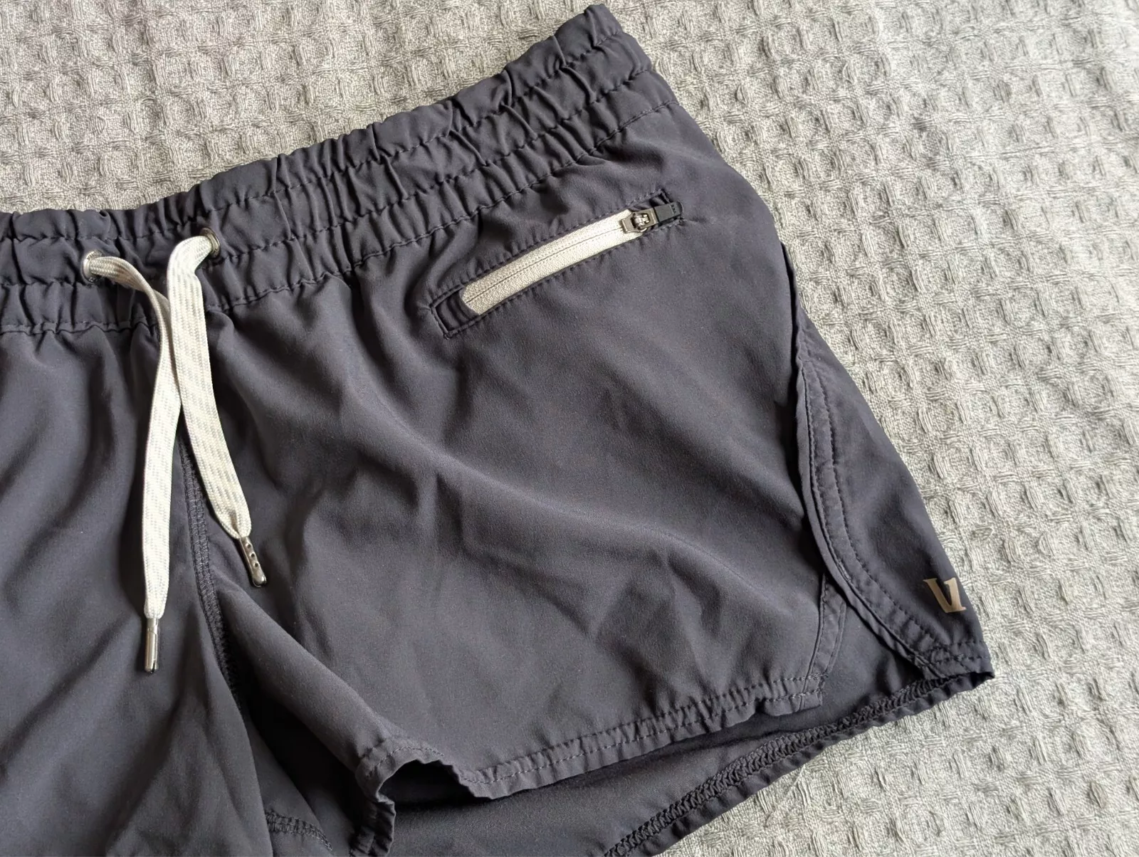 vuori clementine 2.0 stretch drawstring lined shorts