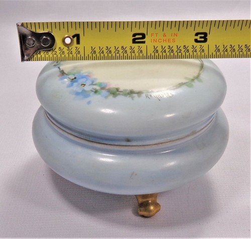 Caja baratija Limoges vintage pintada a mano con tapa de 3 patas, flores azules, firmada - Imagen 5 de 6