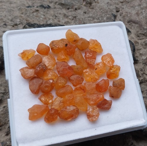 76 Ct Natural Orange Color Spessartite Garnet Raw Rough Tiny Size 43 Piece Lot - Picture 2 of 24