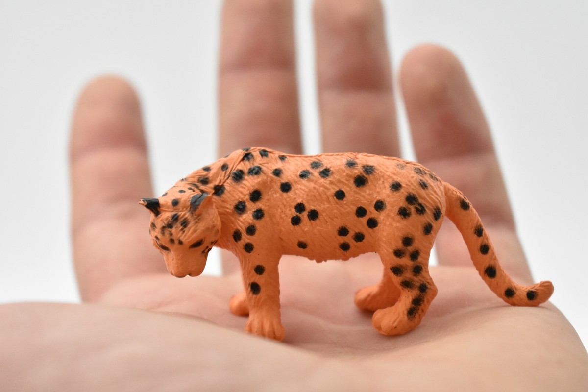 Jaguar Plastic Replica 2 1/2