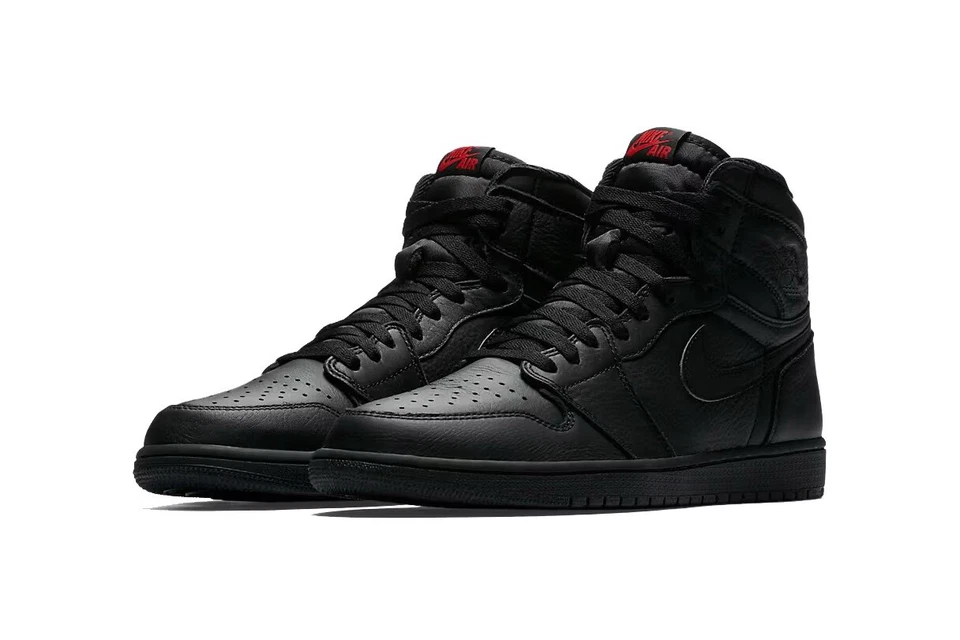 Talla 10.5 - Air Jordan 1 Retro OG Alto Triple Negro Foto 4 de 4