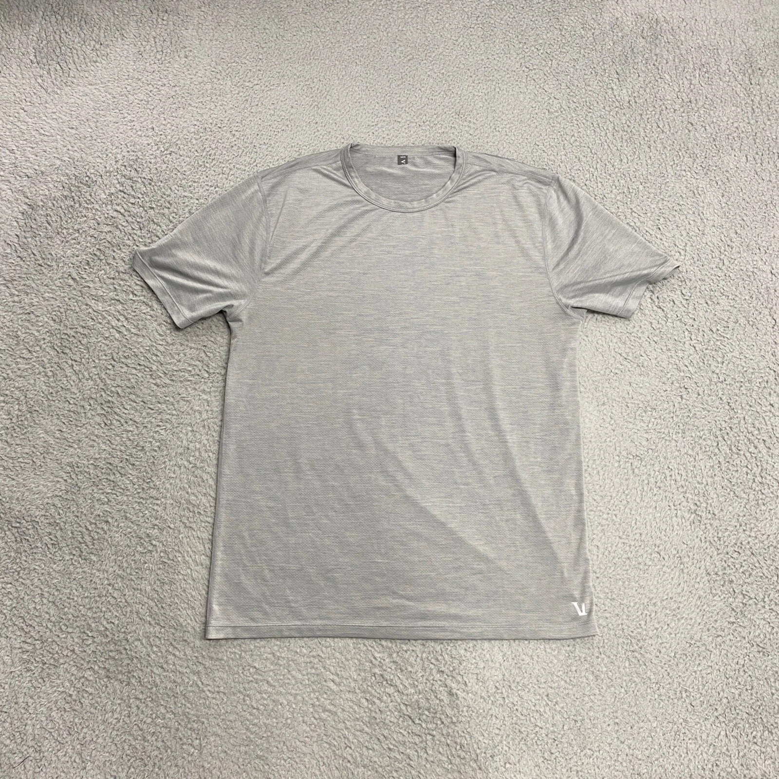 vuori zephyr performance casual crew neck shirt