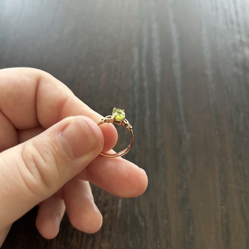 14kt Gold Ring Size 7 With 0.5ct Peridot 2.24 Gm - Picture 3 of 4