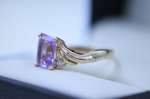 14KT YELLOW GOLD RING W/AMETHYST CENTER STONE - Picture 3 of 4