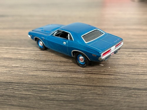 Johnny Lightning Blue 1970 Dodge Challenger R/T - Rubber Tires  1:64 - Picture 6 of 9
