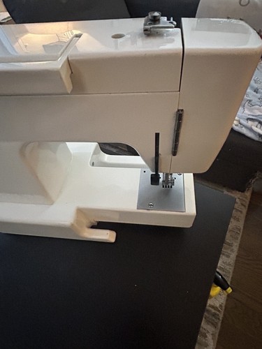 White Brand 1632 Sewing Machine - Picture 8 of 9