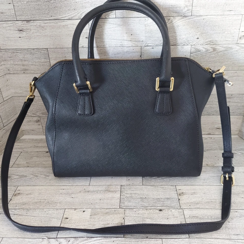 Сумочка через плечо Calvin Klein черная кожа регулируемый ремень сумка золотистые акценты - Изображение 4 из 4