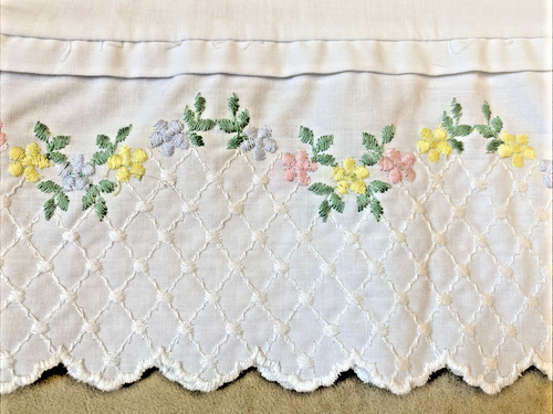Set of Standard SZ Scalloped Edge Pillow Cases With Embroidery Cottage Core - Picture 6 of 11