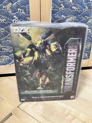 Three Zero threezero DLX Figure Transformers Bumblebee - Picture 3 of 3