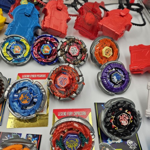 Beyblade Posten 57 Stück insgesamt, 18 Metallklingen, Werfer, Werkzeuge, Aufkleber LESEN - Bild 9 von 24