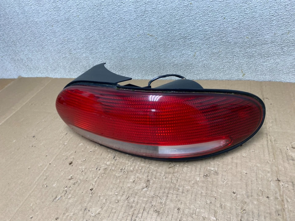 1996-2000 Chrysler Sebring Convertible Right Passenger Side Tail Light T7688 DW - Image 2 of 4