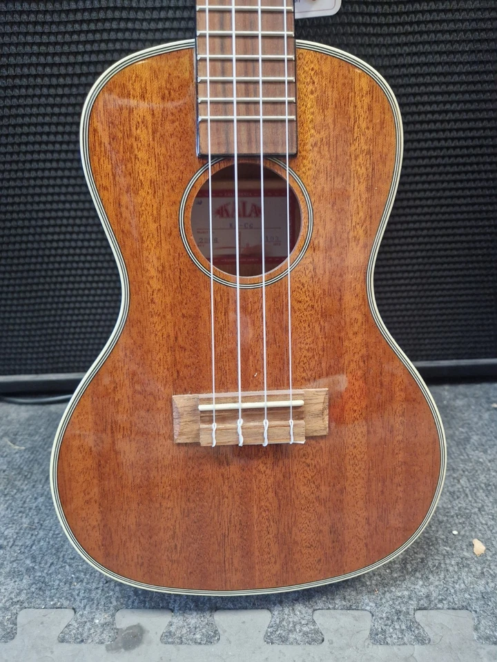 Kala KA-CG Concert Uke Ukulele & padded gigbag Fast Free secure shipping - Image 2 of 4