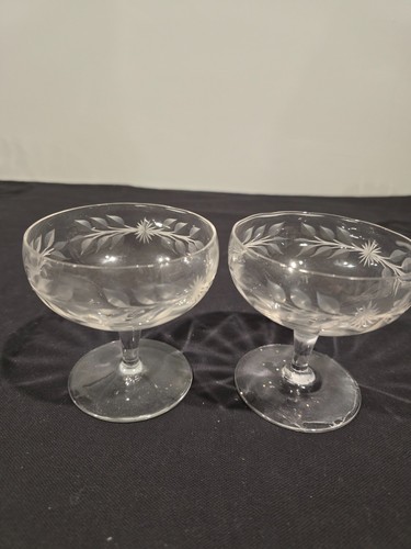Set of 6 Vintage Etched Coupe Glasses – Mid-Century Starburst & Leaf Design - Picture 8 of 15