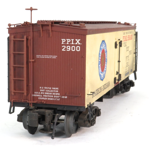 Atlas O No. 8024-1 Pearl-Brand Woodside Refrigerator Car #2900, O Gauge (H) - Picture 4 of 9