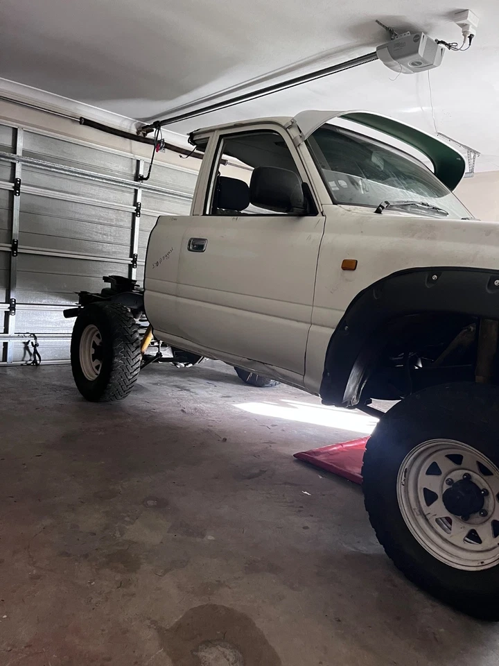 toyota landcruiser 80 series - image 2 of 4