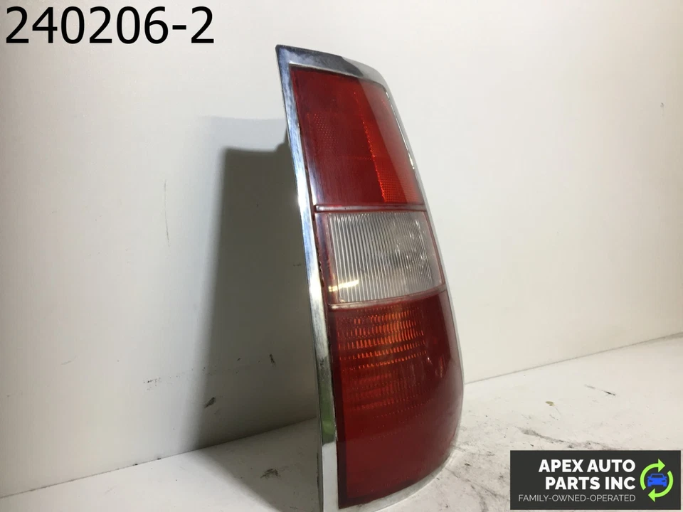 Lanterna traseira direita do passageiro AMC Pacer Wagon 1977 fabricante de equipamento original - Imagem 2 de 4