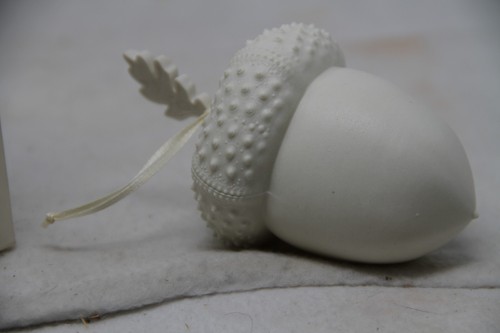 Ornamento porcellana ghianda Margaret Furlong 1996 in scatola - Ritirato - Foto 6 di 7