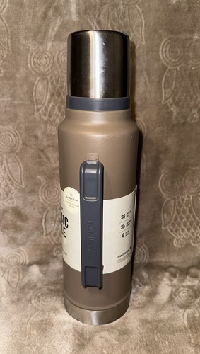 NEW-STANLEY-48 OZ Hearth/mano bottiglia termica classica edizione limitata cacao -leggi - Foto 2 di 21