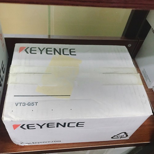 1PC KEYENCE VT3-Q5T VT3Q5T Touch Screen New In Box Expedited Shipping - Picture 1 of 2