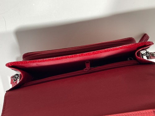 Bolso sin asas de hombro Buxton pequeño de cuero sintético con tarjetero de crédito - Imagen 4 de 5