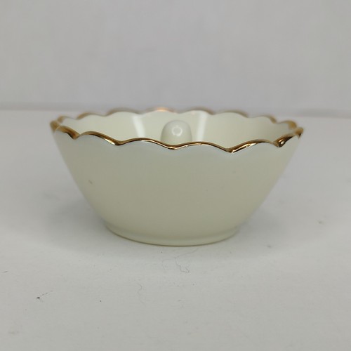 Vintage Classic Ring Holder by Lenox Ivory with Gold Trim Scalloped Edge - Bild 12 von 22