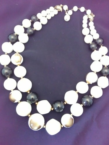 Vintage Two Strand Necklace White Black Gold Tone Plastic Beads Faceted & Smooth - Picture 7 of 12