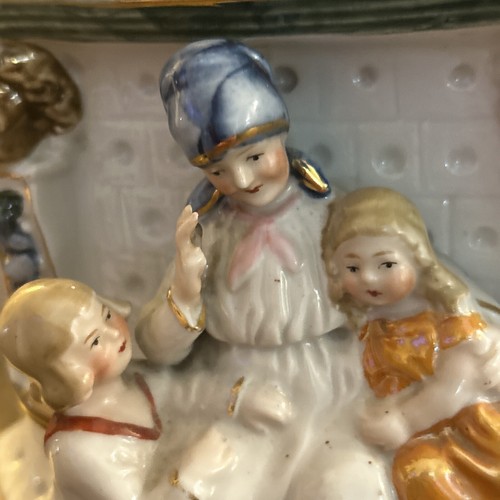 Raro Antiguo Decorativo Porcelana Figura Manto Reloj NO FUNCIONA - Alemania D4 - Imagen 15 de 24