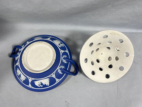 Antique Vintage Wedgwood Dipped Blue Jasperware Potpourri with Handles Rare Find - Picture 8 of 9