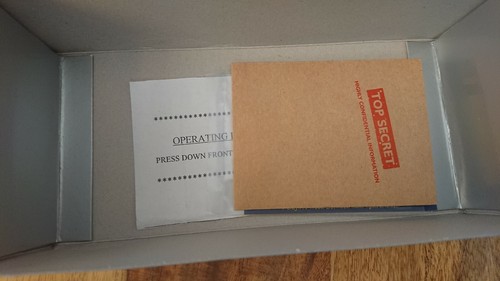 RARE Corgi 65301 James Bond Set Diecast Citroen 2CV & Painted James Bond Figure - Picture 4 of 4