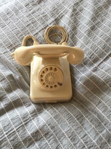 W 48 Telefon Krone elfenbein grüne Ziffern In einem sehr gutem Zustand