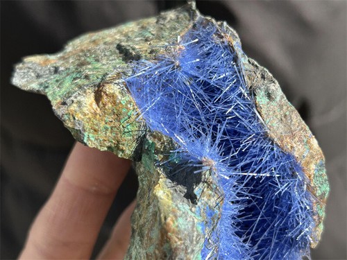 310g seltene Höhlenexemplare aus blauem Eisenerz mit Kristallmineralien.3103 - Bild 10 von 11