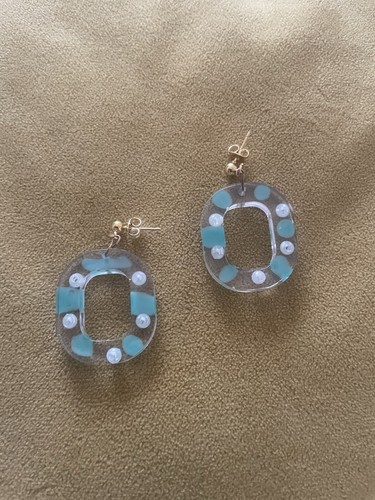 Gold And Green Pearl Resin Earrings - Picture 4 of 5