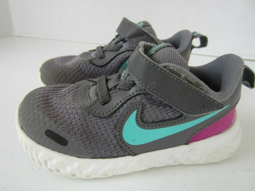 Nike Revolution 5 Sneakers Toddler Size 7C BQ5673-005 Gunsmoke/Aurora Green