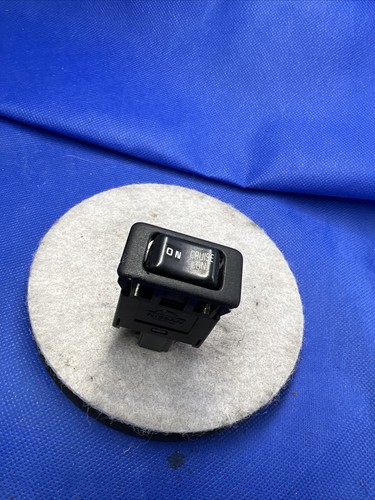 96-00 Nissan Pathfinder, Infiniti QX4 Cruise Control On/Off Switch 25340-40U05 - Picture 2 of 5
