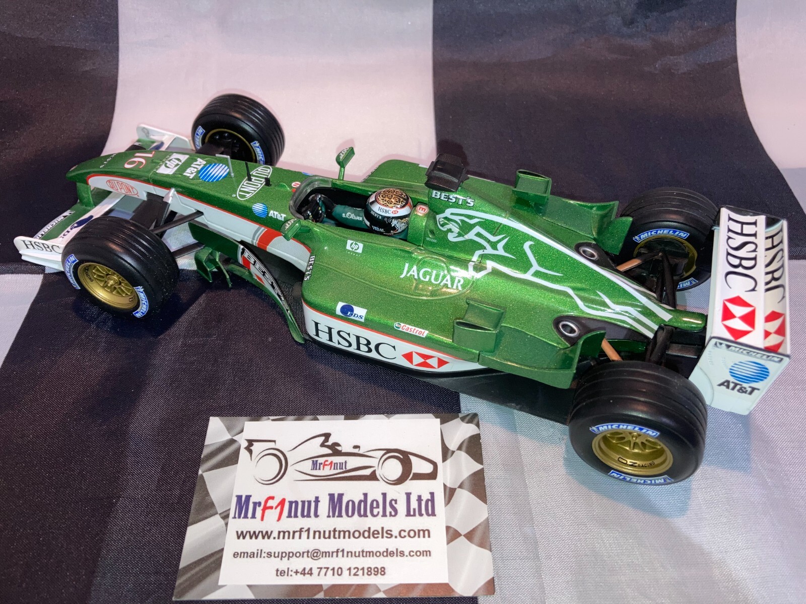 1:18 Hotwheels #54268 Eddie Irvine Jaguar R3 #16 2002 - Picture 11 of 18