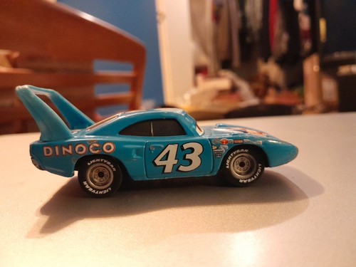 DISNEY PIXAR CARS "THE KING"  Richard Petty, Slight Damage - Picture 4 of 5