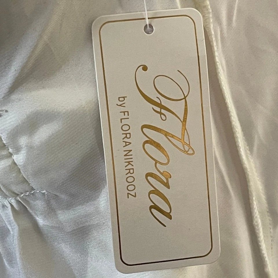 Novo com etiquetas Vintage Flora Nikrooz Roupão de Cetim Branco Tamanho Pequeno Manga Flutter Maxi Noiva - Imagem 3 de 4