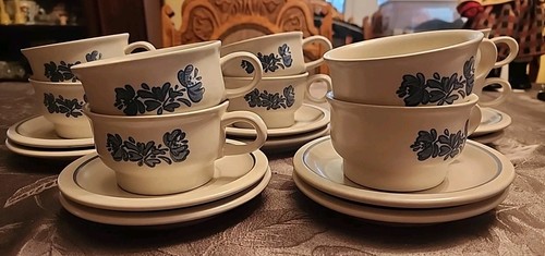 Vintage Pfaltzgraff Yorktowne Cups & Saucers Lot of 10 Blue And Cream - Picture 7 of 10