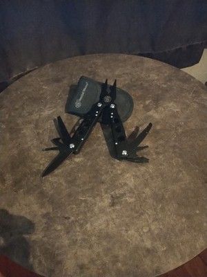 LEATHERMAN Smith & Wesson 15 Function Tool